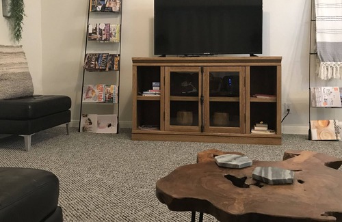 University House | 5 min to Magnolia Silos in Baylor Bubble! NICE amenities! Sparkling clean!
