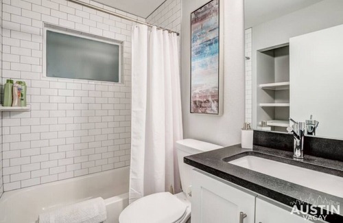 Parker Lane Apartment | 5 Min to SoCo | Comfortable & Convenient Retreat