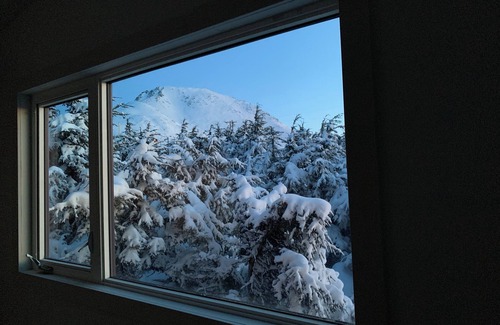 Anchorage House | 5 min walk to Flattop Trailhead! Aurora! Sauna! Amazing mountain views.