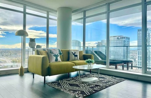 Victoria Park Condo | 5 Min Walk to Saddledome - Amazing Views, Luxury 2 Bedroom