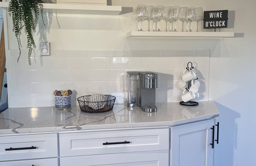 Lackawaxen House | 5 min walk to ski lifts & lodge! 25% off ski lifts & tubing! 1 hr from Legoland