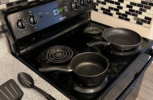Arlington Apartment | 5 Mins From AT&T Stadium! Very Cozy 1 Bedroom With 1 Sofa Bed In Living Room