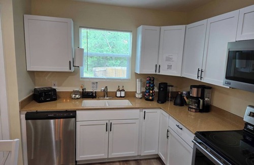 Somerville Cottage | 5 mins to Lake Somerville | Sleeps 7 | Fire Pit
