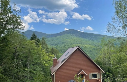 Intervale House | 5 mins to Storyland/New Waterpark!, AC, Mnt views, shopping, great location!
