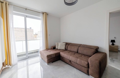 Sliema Apartment | 5 mins walk from Valletta Ferry - Apartment in Sliema with View of Valletta.