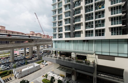 Ara Damansara Apartment | 5 Mins Walk to LRT, Opposite Mall