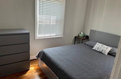 Middletown House | 5 Minute Call