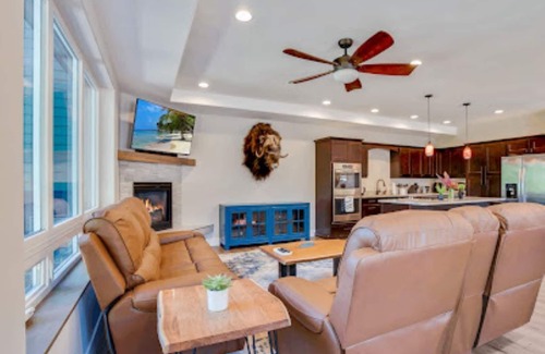 South Addition Condo | 5 minute walk to downtown. Upscale alaskan decor.