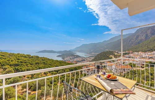 Liman Mahallesi House | 5 Minutes for Beach With Car. Gorgeous sea View. Inside the Nature