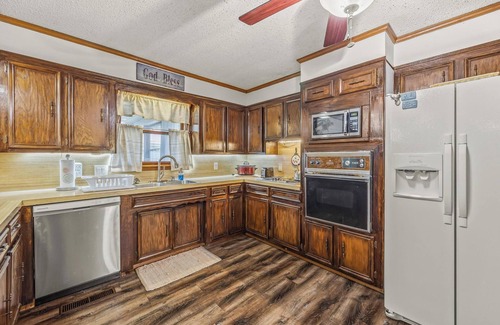 Smithville House | 5 minutes from Center Hill Lake! Fire-pit, Level Parking, 4 Bedrooms!
