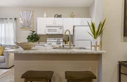 Branson Condo | 5 Minutes from Landing! 2 Bedroom 2 Bath w/Jacuzzi - Sleeps 6