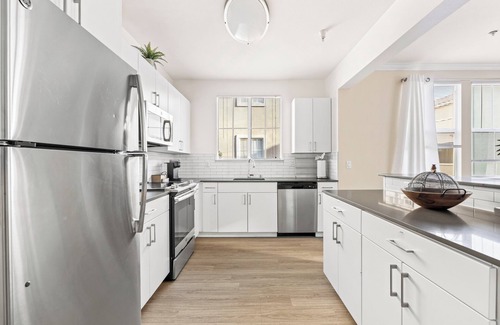 Valencia Apartment | 5 minutes from six flags , close to shopping center 2 beds 2 bath private