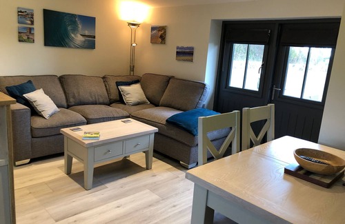 Haverfordwest Cottage | 5 minutes from the beach, centraly located, country side views