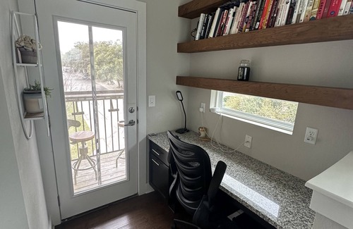Parker Lane House | 5 minutes to downtown, 10 min to airport. Perfect for couple's retreat