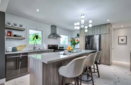 The Peanut House | 5 minutes to Fairview Mall/401/DVP! Cozy Family Sized House!