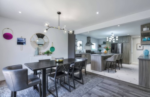 The Peanut House | 5 minutes to Fairview Mall/401/DVP! Cozy Family Sized House!