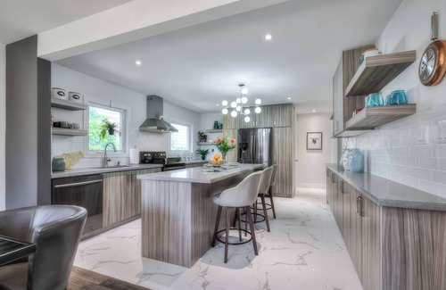 The Peanut House | 5 minutes to Fairview Mall/401/DVP! Cozy Family Sized House!