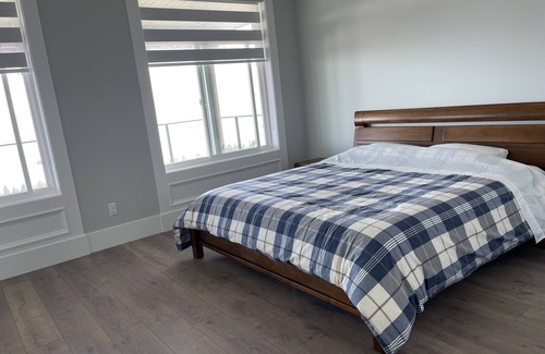 Regional District of Nanaimo House | 5 minutes to Mall, Castco, Superstore , famous restaurants, incredible sea view.