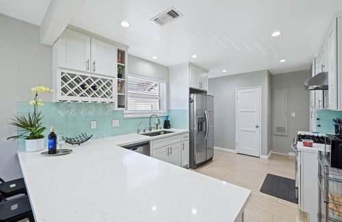 Monrovia House | 5 Minutes To Old-Town Monrovia New Listing Special Book Now!