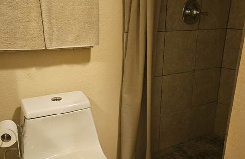 Silver Creek Village Apartment | 5 minutes to Spider Mountain and Reveille Peak Ranch! 1 bedroom apartment