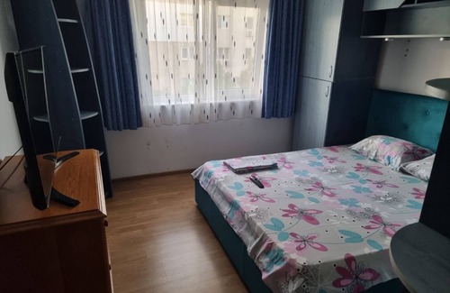 Saturn Apartment | 5 minutes to the beach! Family sized apartment with a nature park view.