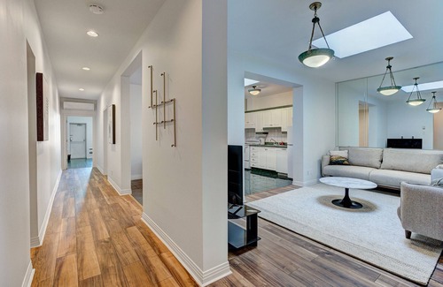 Quartier des Spectacles Apartment | 5 minutes to the Lafontaine Park!nWelcome to Chateau Sherbrooke's SkyView Condo.