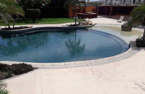 Colonia El Progreso Apartment | 5 minutes to the beach! Family-sized condo with large pool fastWifi & deck