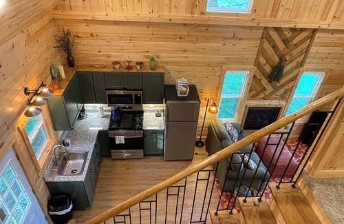 Charlevoix Cabin | 5 minutes to town, New Cabin-2/4 adults or family up to 4 kids. Beach 2 miles.