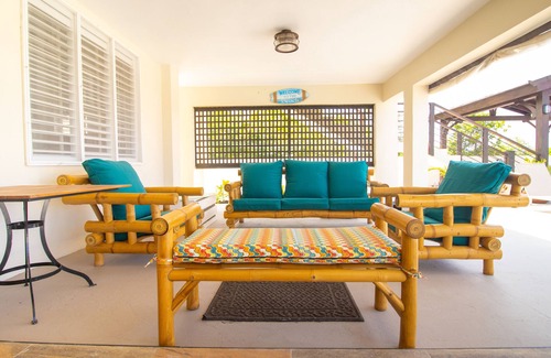 Silver Sands House | 5 minutes walk to the beach! Family-friendly villa with private pool in Trelawny