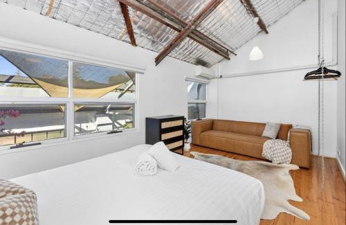 North Fremantle House | 5 North Freo 2br Supercool Pad & Parking