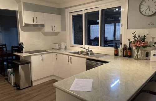 Port Macquarie House | “5 O'clock Somewhere” 6BR sleeps 18 w/Kids Retreat