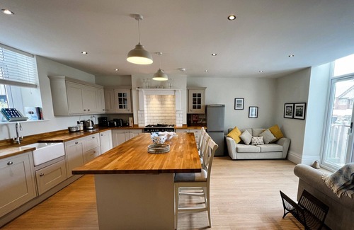 Shanklin Ski Chalet | 5 Old School Mews