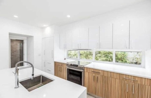 Lauderdale-by-the-Sea House | 5 star Beachside Home Next to Everything! Patio/Wifi/TVs