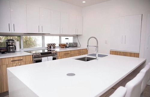 Lauderdale-by-the-Sea House | 5 star Beachside Home Next to Everything! Patio/Wifi/TVs