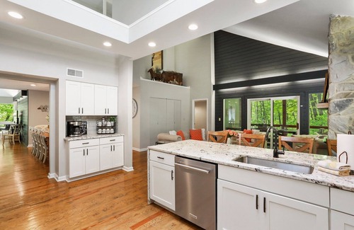 Berkeley Springs House | 🌟5 STAR Mountain Lodge💗Unmatched Hospitality🌷Close to town🎲GAME room