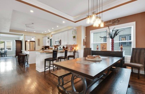 Berwyn House | 5 Star Upscale Entire Family Neighborhood Home