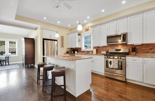 Berwyn House | 5 Star Upscale Entire Family Neighborhood Home