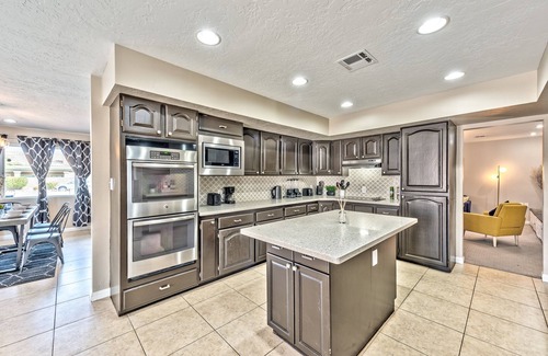 Enterprise Villa | 5 stars Villa! Modern! Central! Big Pool & Back Yard! Enjoy.