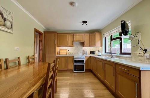 Harlech House | 5*Tan-Y-Graig Lies Below Harlech Castle