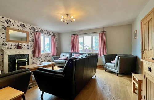 Harlech House | 5*Tan-Y-Graig Lies Below Harlech Castle