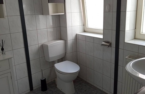 Bad Salzig Condo | 5 Zimmer Wohnung Direkt am Rhein mit Großem Balkon, Küche, WZ uvm