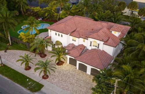 Dania Beach House | 5000 Square Ft Beautiful Mansion w 6br Hot Tub Playground Movie Theater & Game Room