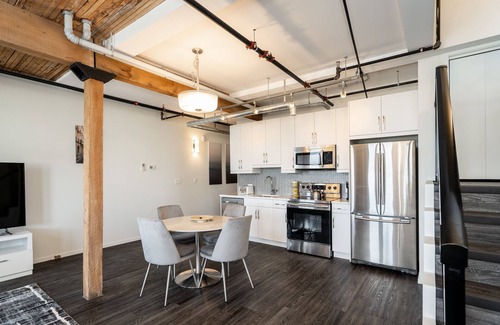 Winnipeg Condo | (501) Exchange District + Hi-End 2 Bdr+Fast WiFi (139)