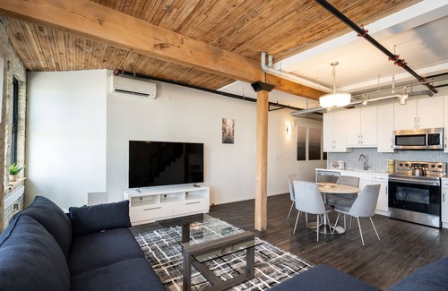Winnipeg Condo | (501) Exchange District + Hi-End 2 Bdr+Fast WiFi (139)