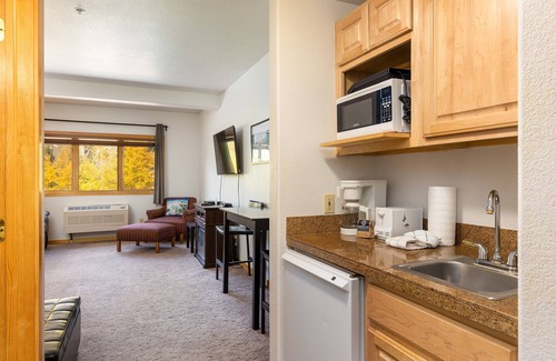 Mountain House Condo | 5087 Gateway Home by RedAwning