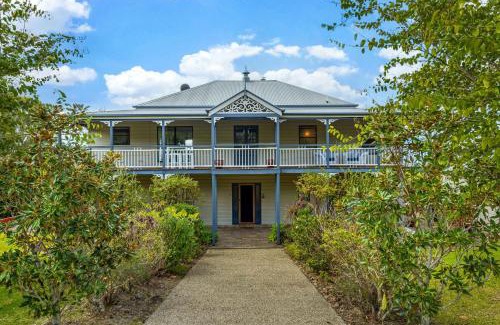 Mount Mellum House | 50kms of stunning ocean & hinterland views with pool