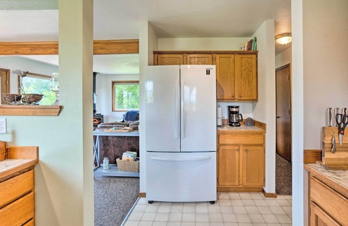 Randle Cabin | 51 Mi to Mt Rainier: Mtn-View Escape on 8 Acres!