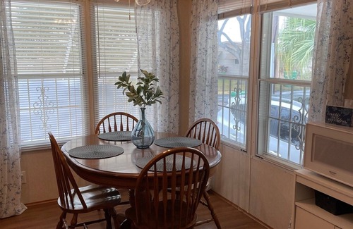 Pharr House | 55&Up? ENJOY a bargain in Rio Grande Valley! Gated, Great Pool & Warm Sunshine!