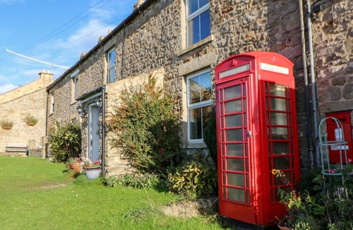 Richmond House | 56 THE GREEN, pet friendly, character holiday cottage in Richmond