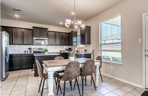 Killeen House | 5BD/3Bath w/HotTub and Back Yard - Perfect for Families or Military Roommates!nn